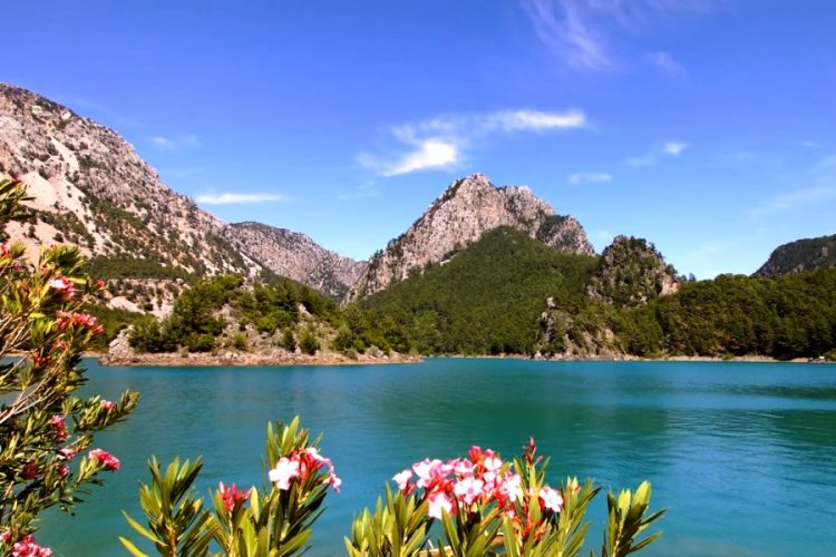 Любимый среди россиян курорт ввел дополнительные ограничения