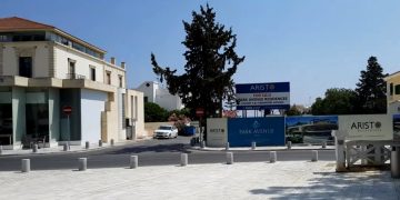 Туристка подралась с сотрудником аэропорта Пафоса, чтобы не проходить тест на коронавирус