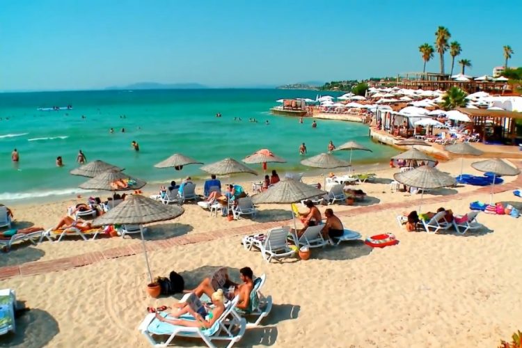 Первые туристы жалуются на огромные цены в Турции