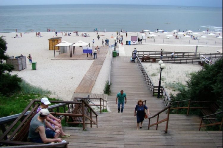 новость 29-08-2020 Поселок Янтарный принял рекордное число туристов