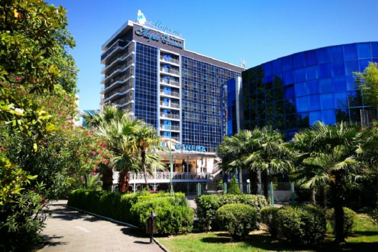 новость 04-08-2020 Открытие Абхазии вызвало снижение цен в отелях Сочи