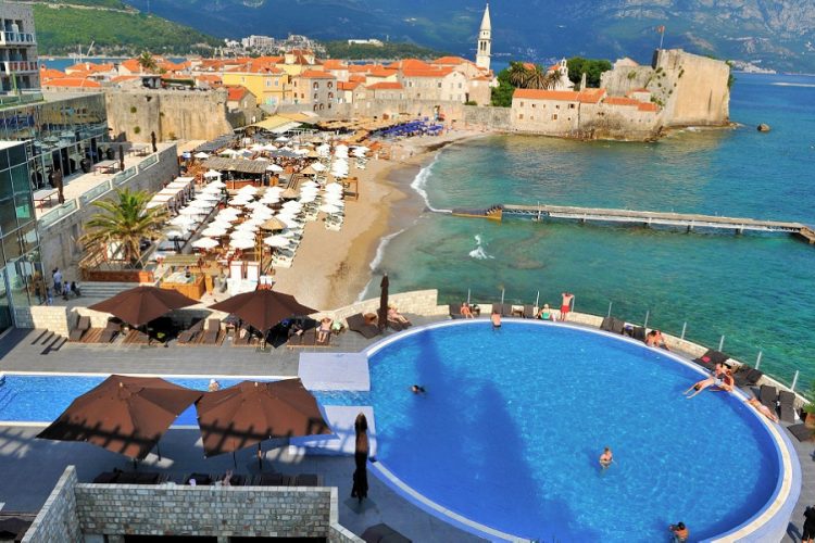 новость 06-08-2020Черногория встретит российских туристов низкими ценами