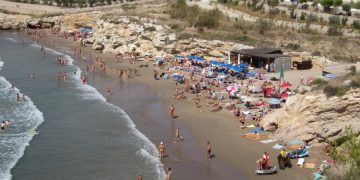 новость 29-08-2020 Новая вспышка заболевания на нудистском пляже во Франции