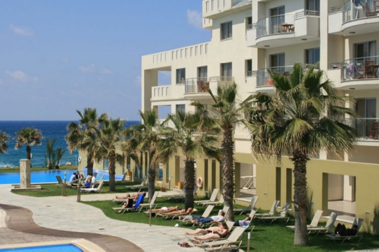 новость 30-08-2020 Отели Кипра начнут массово закрываться уже в середине сентября