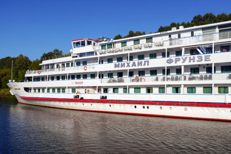 новость 19-08-2020 Теплоход Михаил Фрунзе отменил круиз по Волге из-за коронавируса