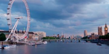 Британские власти приостанавливают снятие ограничительных мер