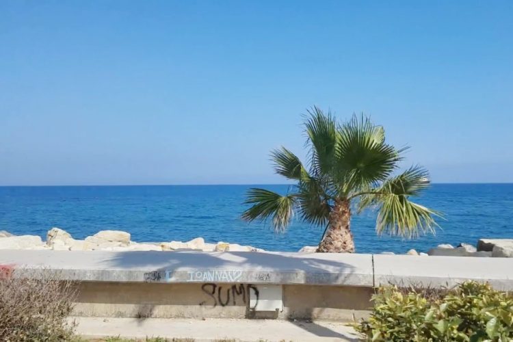 Кипр разрешил россиянам пересекать границу