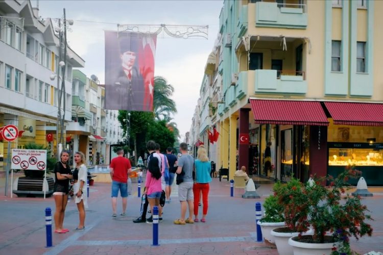 Туристы будут сдавать тесты на коронавирус прямо в отелях Турции