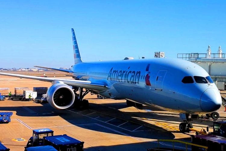 American Airlines оставит без работы 19 000 сотрудников