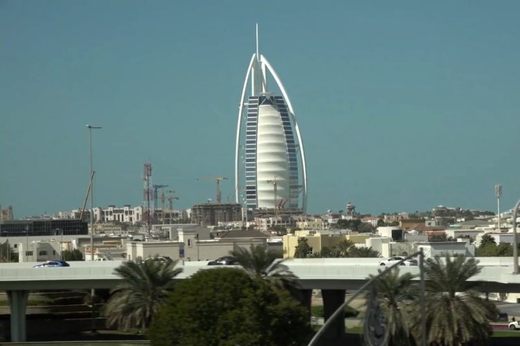 Дубай и Абу-Даби обновили правила обслуживания транзитных туристов