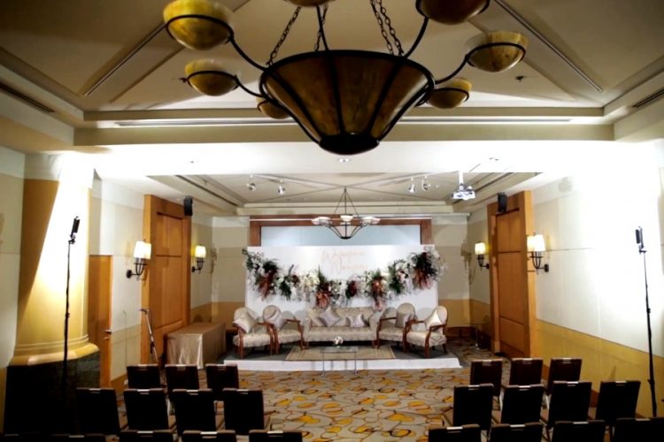 Отель в Бангкоке столкнулся с целой очередью желающих работать