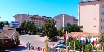 Стали известны подробности о запугивании российских туристов в отеле Турции