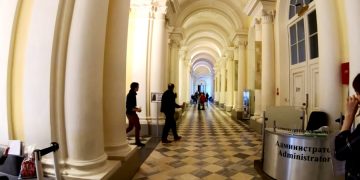 В Эрмитаж снова смогут приходить тургруппы