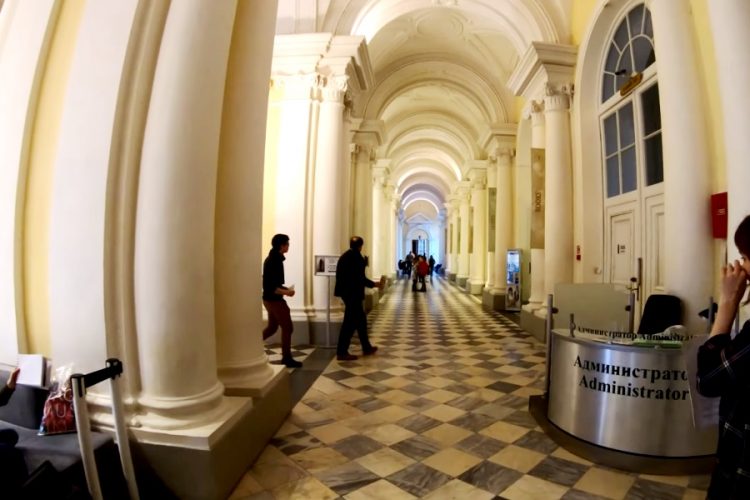 В Эрмитаж снова смогут приходить тургруппы