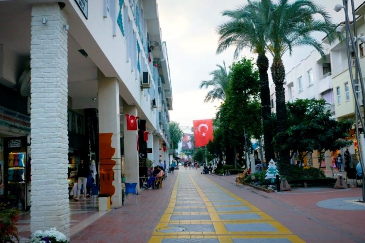 Россиянам напомнили о необходимости следить за эпидобстановкой в Турции