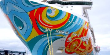 Royal Caribbean сообщил о распродаже кораблей