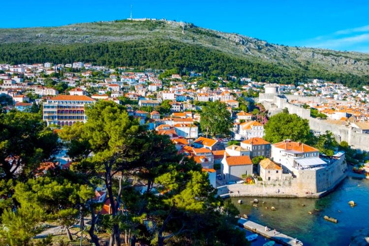 Великобритания признала Хорватию опасным направлением. Кто следующий?