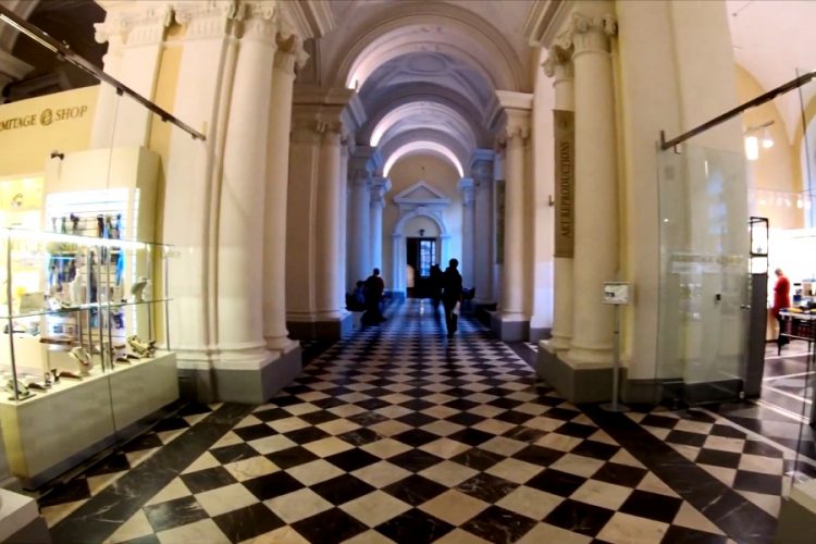 Музеи получили право обслуживать туристические группы