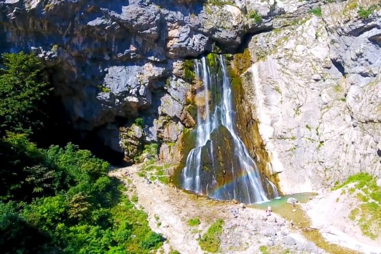 Первые туристы поделились впечатлениями от отдыха в Абхазии