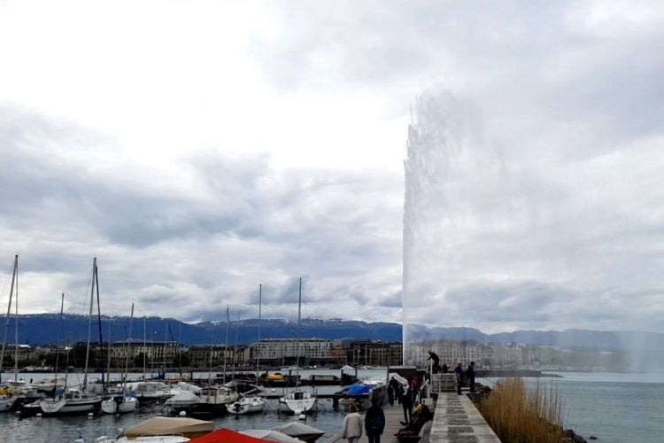 Женева будет давать туристам деньги на расходы