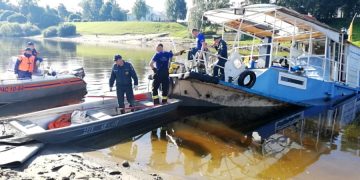 Теплоход Капитан Артюшин исследовали водолазы
