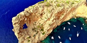 На Майорке у десятерых туристов диагностировали коронавирус