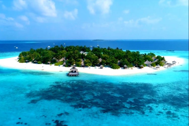 Индия пытается инвестировать в туризм Мальдив больше, чем Китай