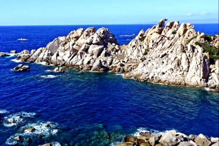 На севере Сардинии сотни туристов оказались заблокированными из-за болезни