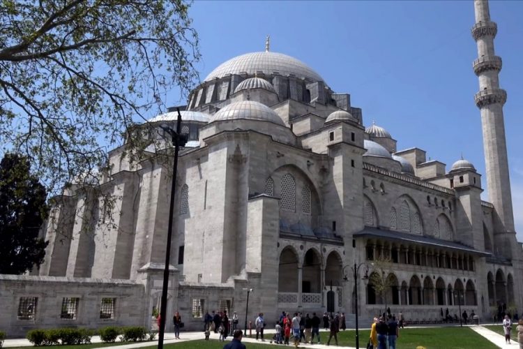 Странные зарплаты в туризме обсуждают эксперты