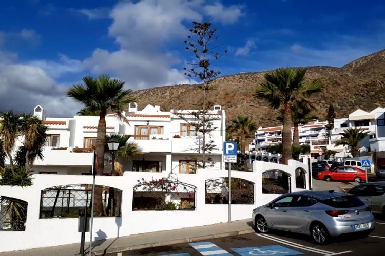 Канарские острова определились с тем, кто будет оплачивать карантин и лечение туристов