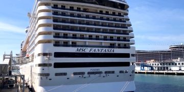 Первый пошел: туристов не приняли на борт корабля из-за экскурсии по Неаполю