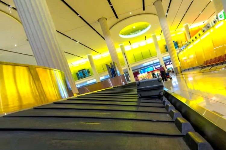 Россиянам рекомендовали следить за тем, какие предметы попадают в багаж