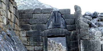 Достопримечательности Греции почернели от пожаров