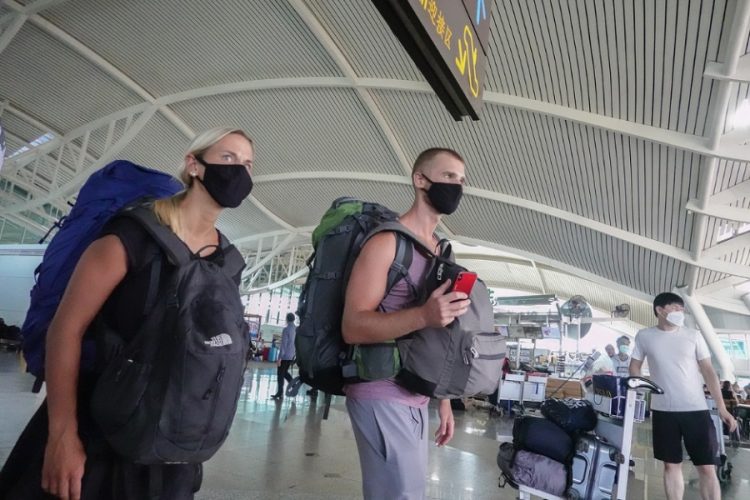 новость 04-09-2020 Туристы получают штрафы, несмотря на то, что сдавали ПЦР-тест на covid