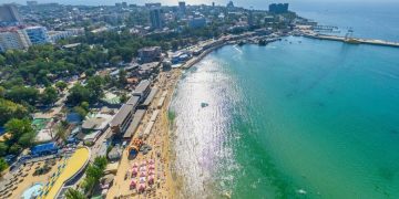 новость 08-09-2020 Туристический сезон на Кубани продлится до 1 ноября. Насколько дешевле отдых в Краснодарском крае осенью?