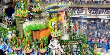 На подготовку к карнавалу в Рио-де-Жанейро не хватает средств