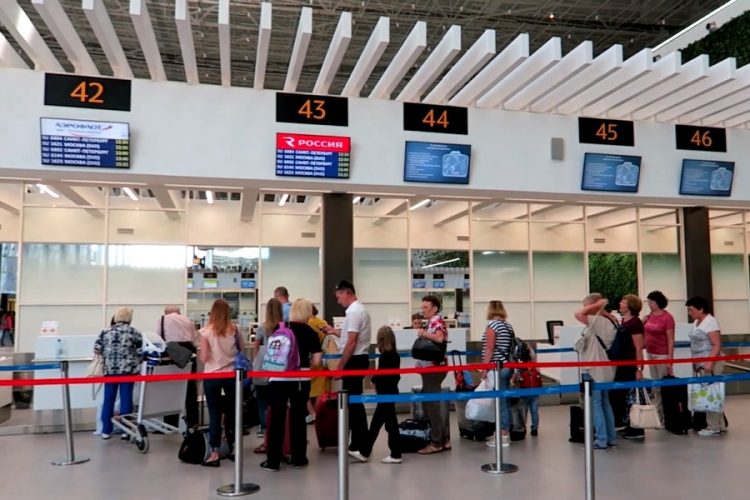 В аэропорту Симферополя возник серьезный конфликт из-за детского пистолета