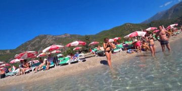 В отеле Турции за нападение на медсестру арестовали туристок