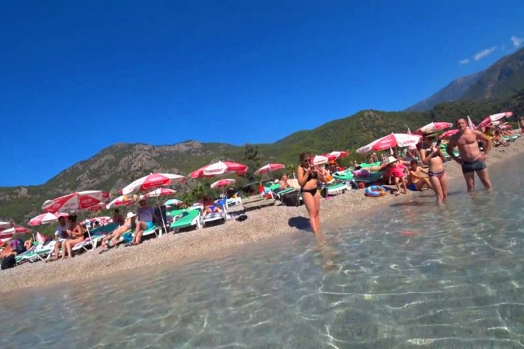 В отеле Турции за нападение на медсестру арестовали туристок