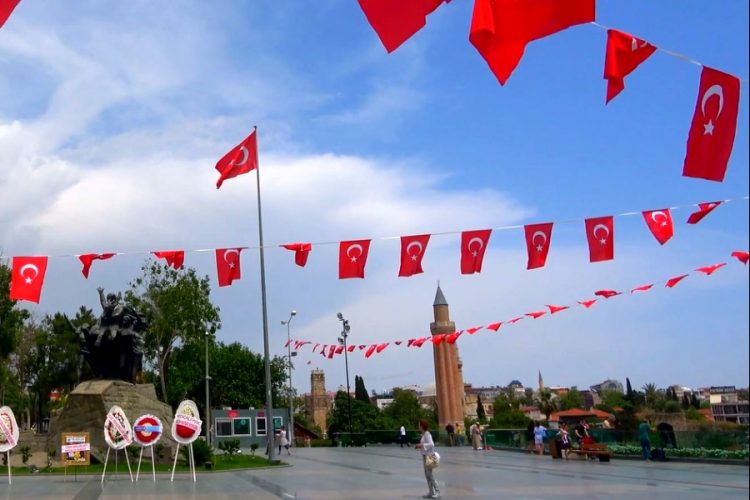 В Анталье прогнозируют "русский" турсезон