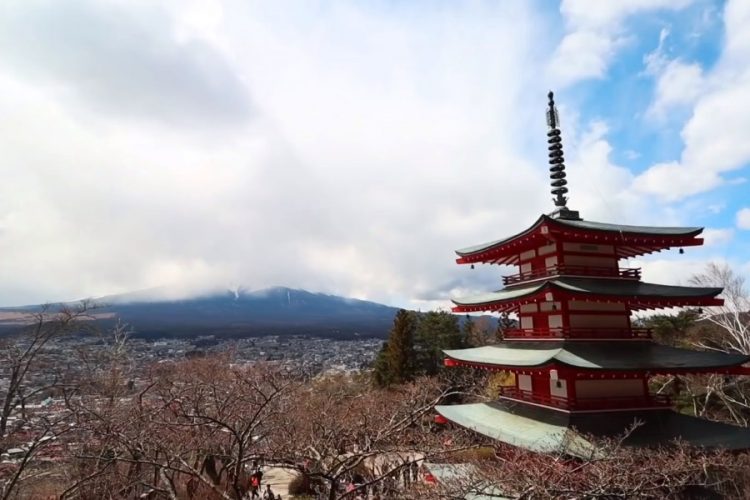 Япония смягчает условия въезда