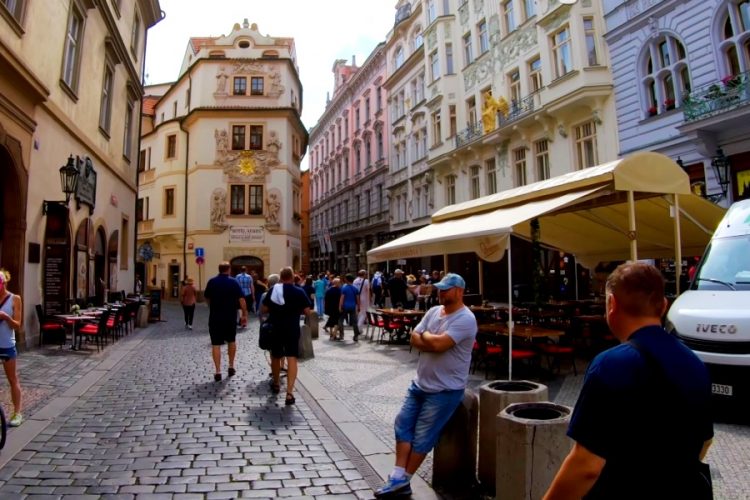 Стала известна стоимость билетов на рейсы между Москвой и Прагой