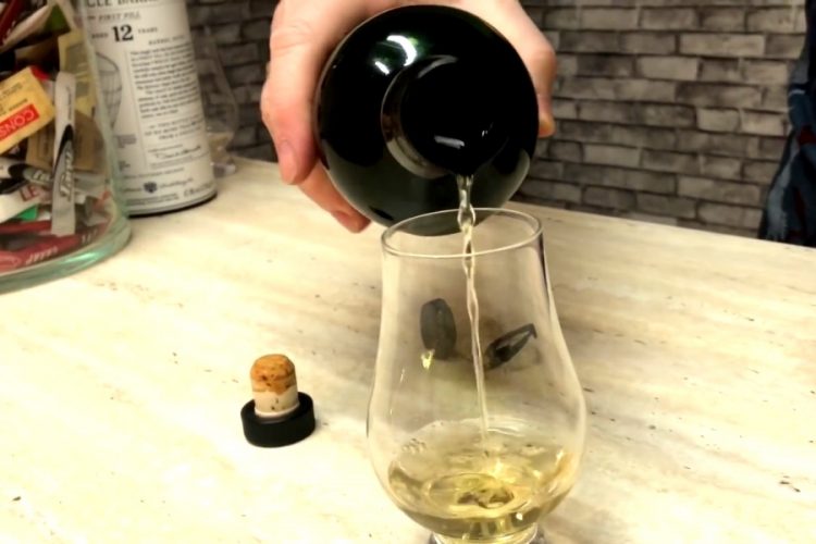 В Турции "накрыли" отель с полным подвалом поддельного алкоголя