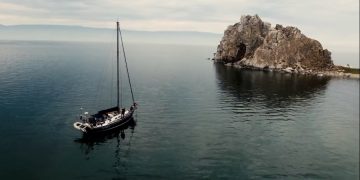 На Байкале начали сносить незаконные беседки