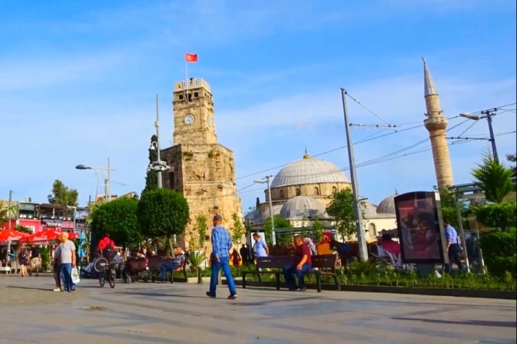 Подсчитано количество россиян, прибывших в Анталью с 1 по 15 сентября