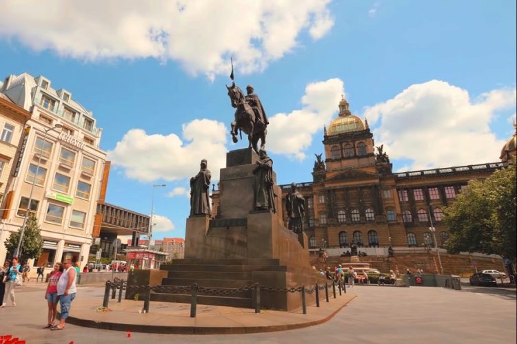 Информация о второй волне коронавируса начала появляться в Европе