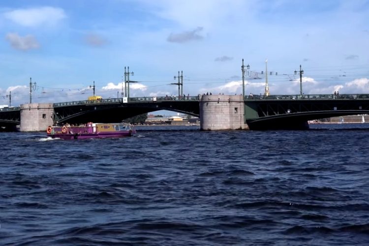 Президент поддержал продление программы кэшбэка за туры по России