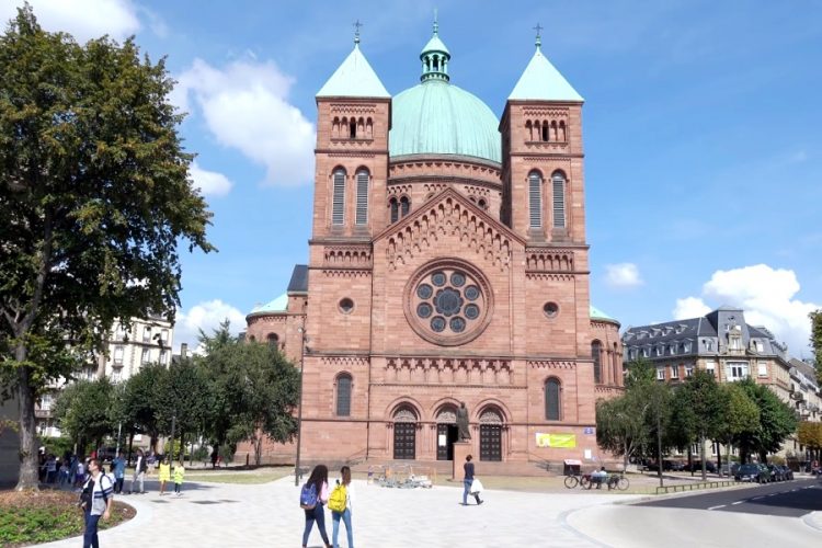 Booking.com предлагает большие скидки за бронирование "вслепую"