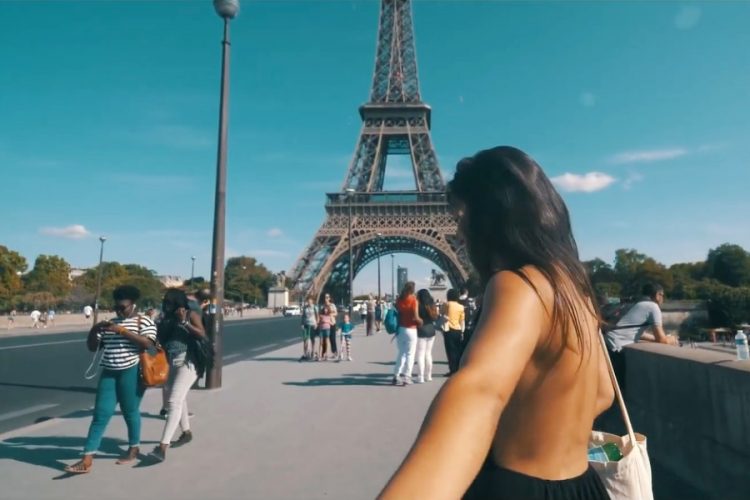 Надоел карантин: бизнес Парижа протестует против ограничений