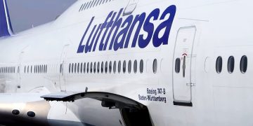 Авиакомпания Lufthansa будет тестировать своих пассажиров на covid-19